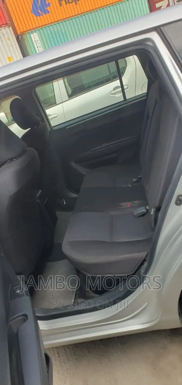 Toyota Corolla Fielder 2017 Silver