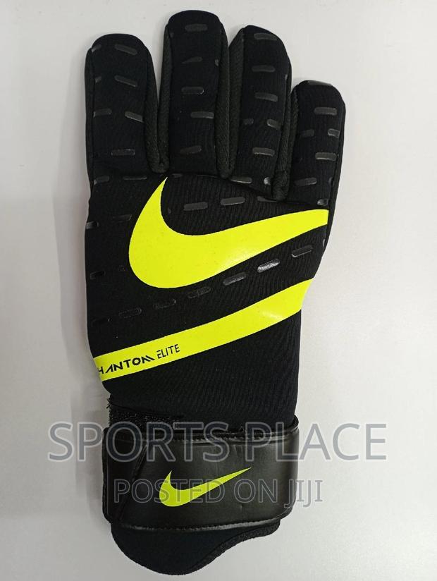Phantom Elite Goalkeeper Gloves - main view