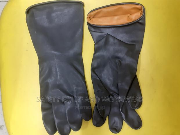 Get Suitable Rubber Glove For Pathogens Protection