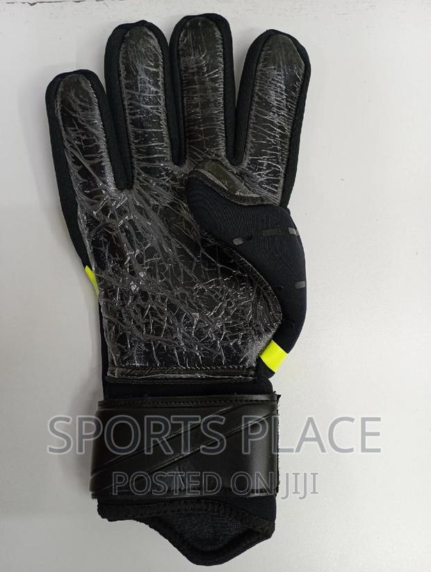 Phantom Elite Goalkeeper Gloves - thumbnail 3