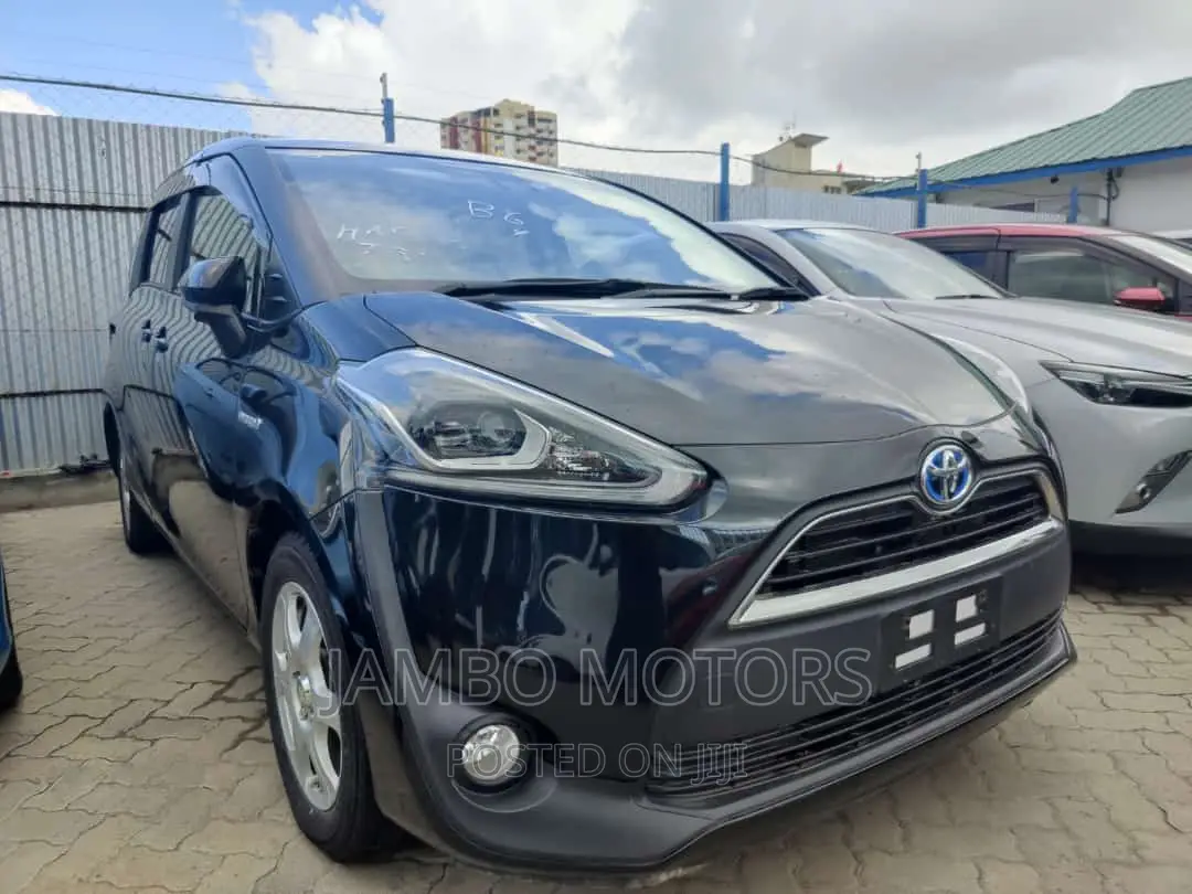 Toyota Sienta 1.5 Hybrid FWD 2017 Burgundy