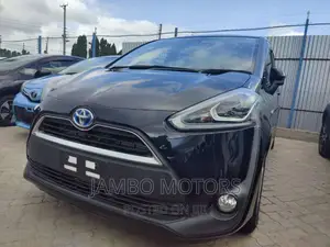 Toyota Sienta 1.5 Hybrid FWD 2017 Burgundy