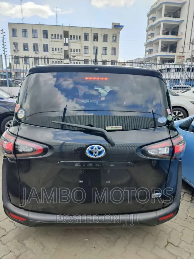 Toyota Sienta 1.5 Hybrid FWD 2017 Burgundy