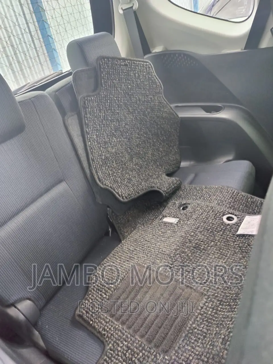 Toyota Sienta 1.5 Hybrid FWD 2017 Burgundy