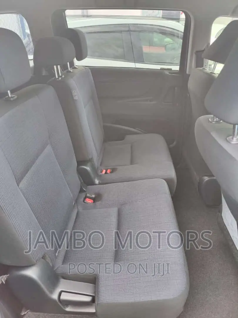 Toyota Sienta 1.5 Hybrid FWD 2017 Burgundy
