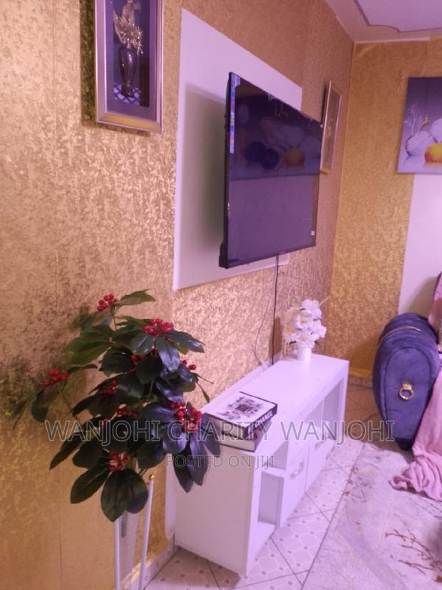 One Bedroom South B Airbnb - thumbnail 6