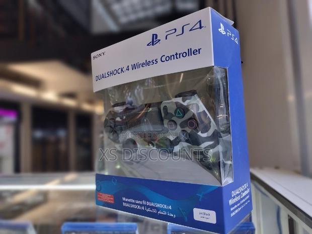 Dual Shock 4 Wireless Controller - main view