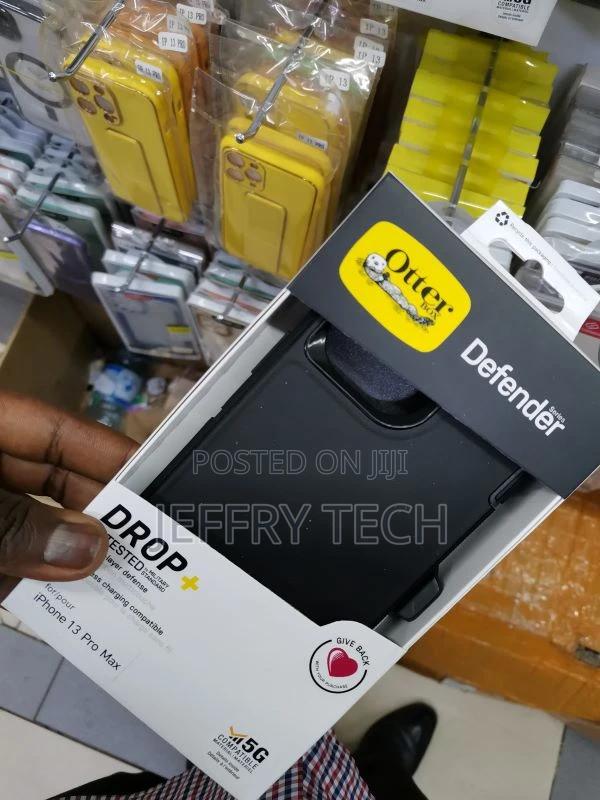Otterbox Defender Series Case for Apple iPhone 13 Pro Ma - thumbnail 3