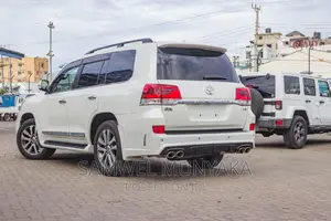 Toyota Land Cruiser 4.6 V8 ZX 2018 Pearl