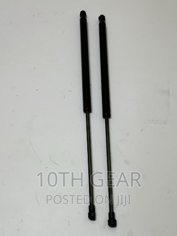 Harrier 2014 Bonnet Shocks/Bonnet Gas Struts