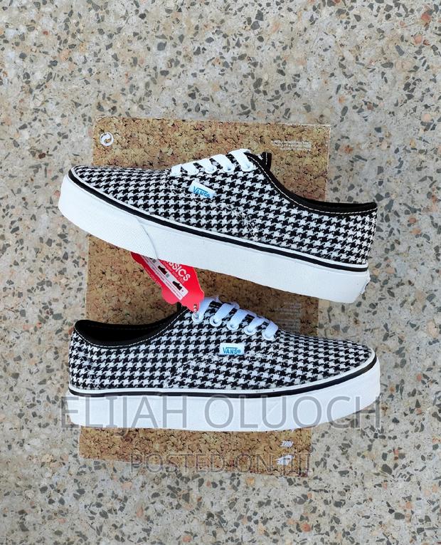 Customized Vans - thumbnail 4