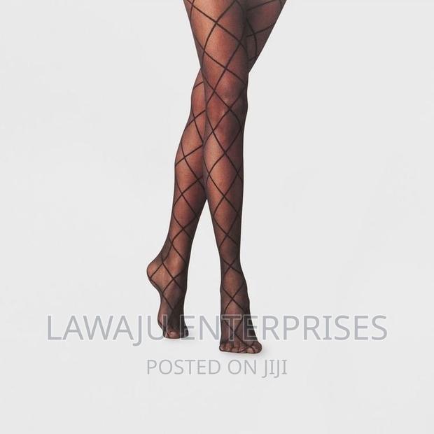 Pretty Square Design Fishnet Stockings - thumbnail 3