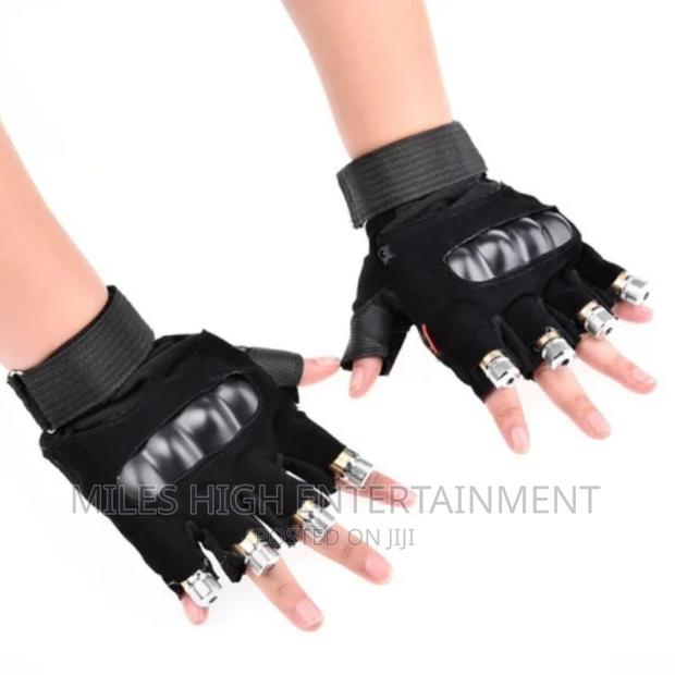 Rechargeable LED Flashlight Gloves - thumbnail 2