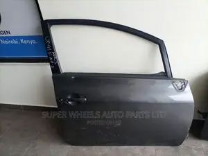 Door Auris 2008.