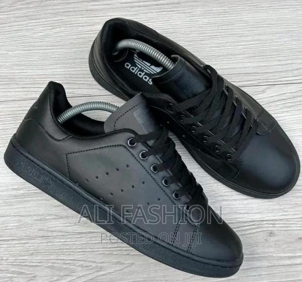 Stansmith Black - main view
