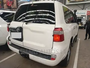 Toyota Land Cruiser 2016 White