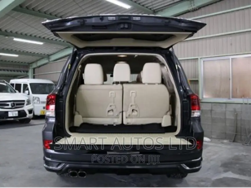 Toyota Land Cruiser 2016 Gray