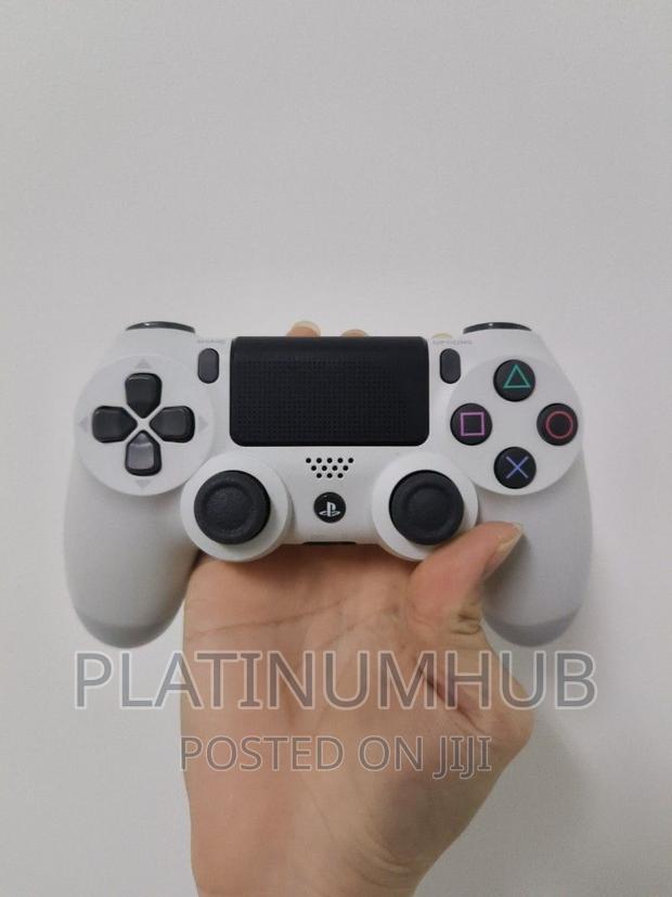 Play Station 4 Controller White V6 - main view