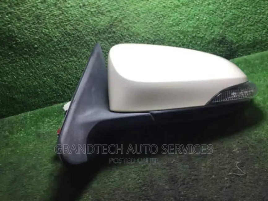 Toyota Porte Side Mirror Available