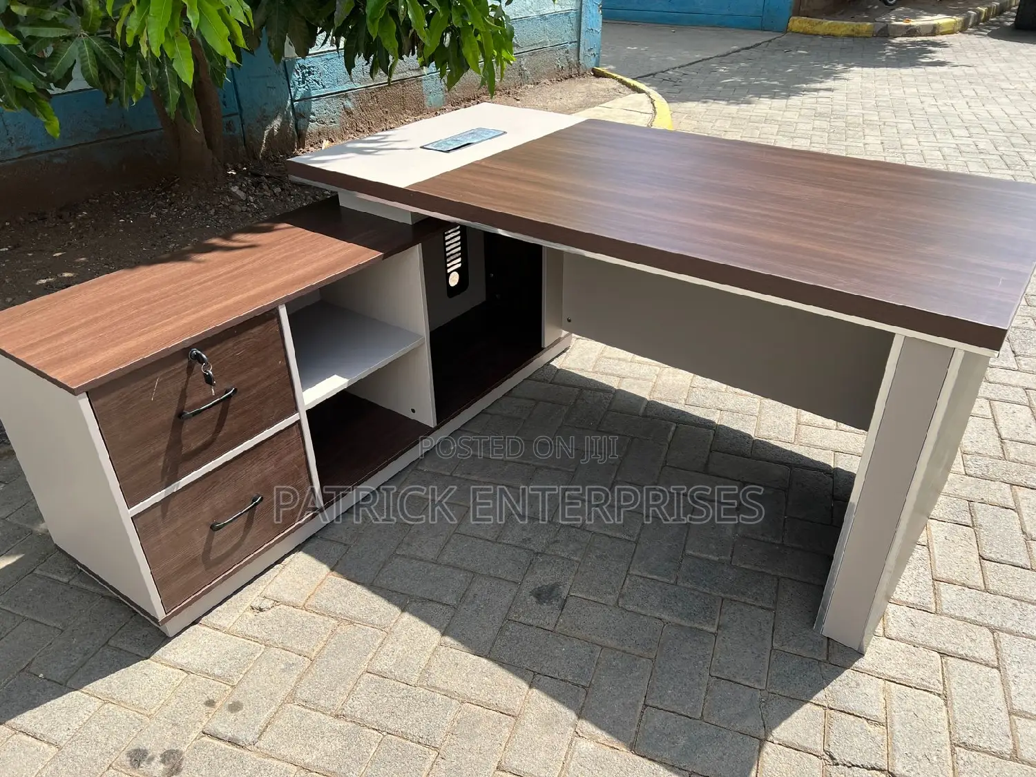 Executive Imported Morden Office Desk 1.6 MTRS