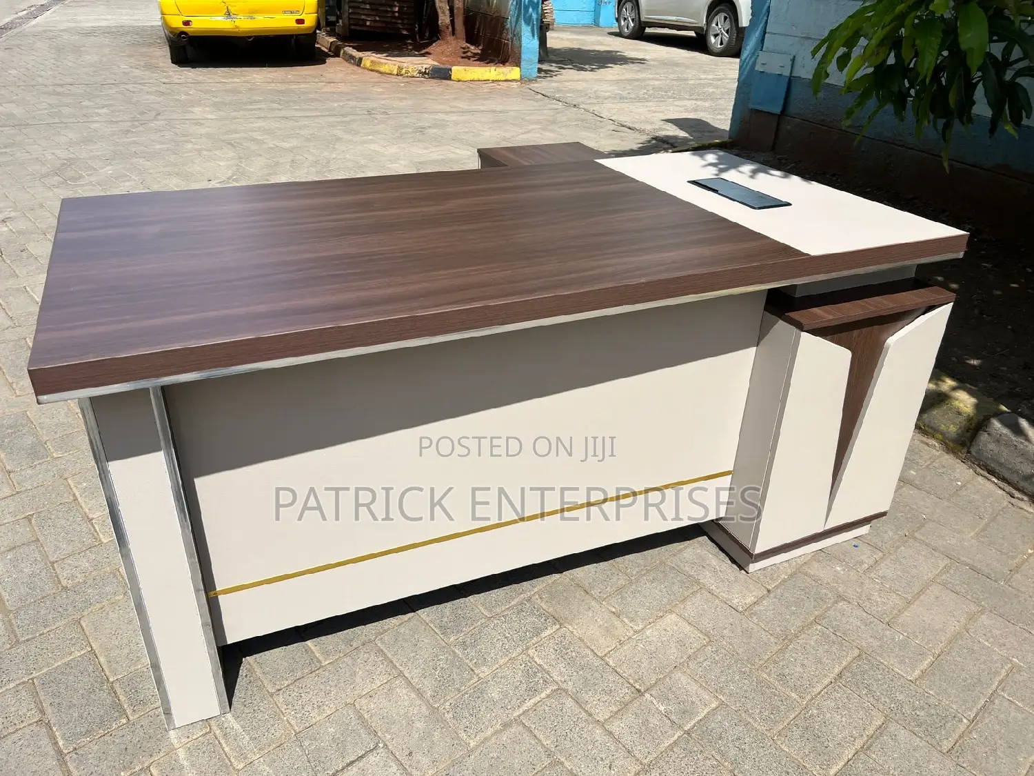 Executive Imported Morden Office Desk 1.6 MTRS