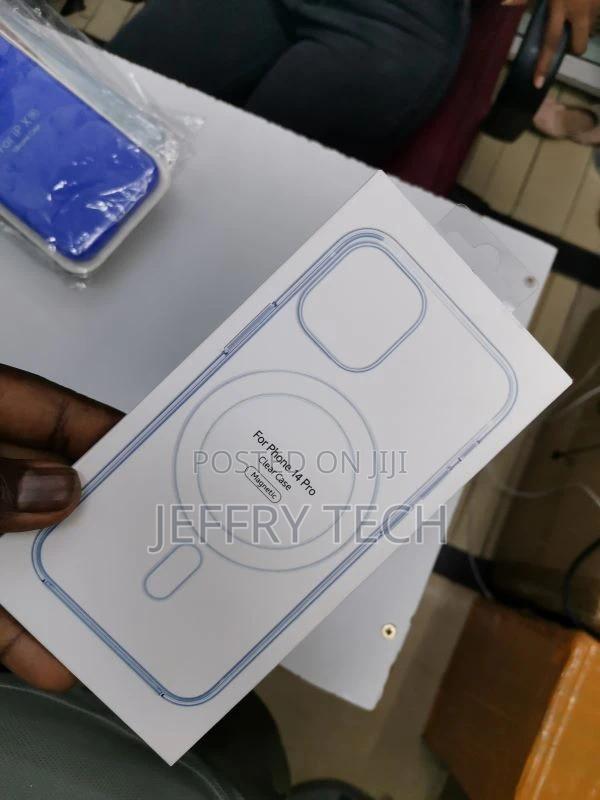 iPhone 14 Pro Magsafe Case Clear Transparent Slim Shockproof - thumbnail 3