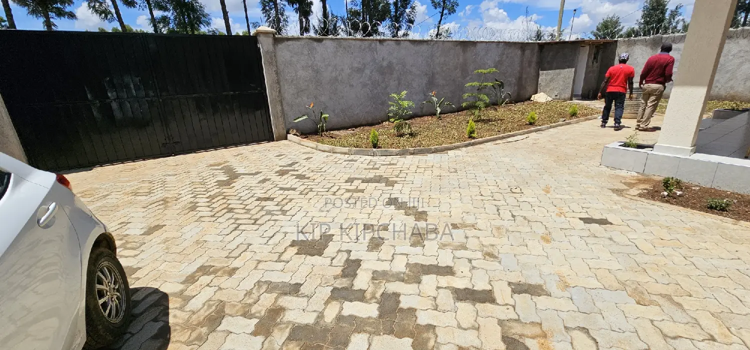 3bdrm Bungalow in Elgonview for sale