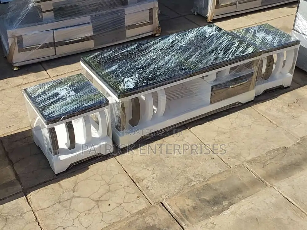 Morden Wooden Coffee Tables With Two Stools