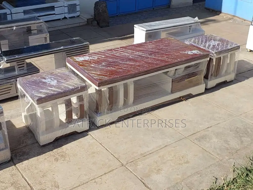 Morden Wooden Coffee Tables With Two Stools