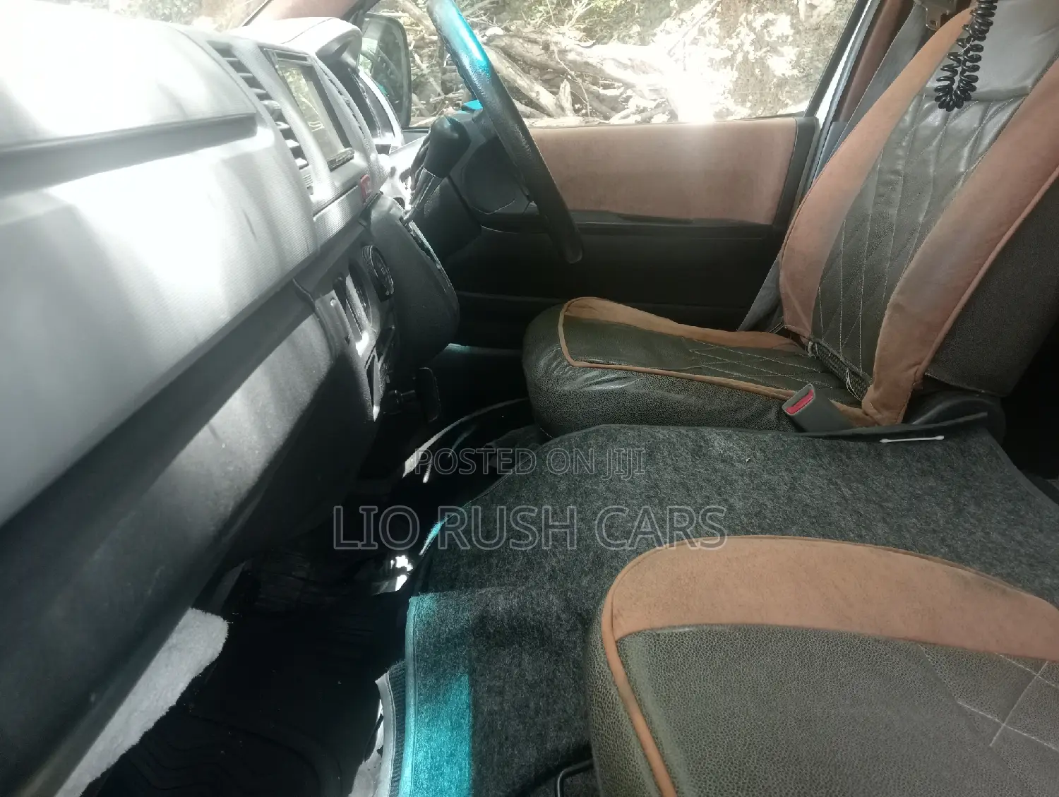 Toyota HiAce 2011 Brown