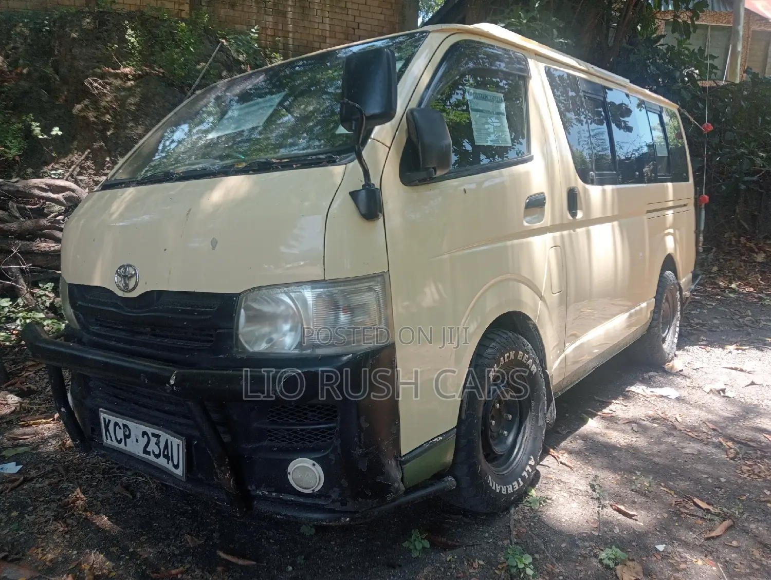 Toyota HiAce 2011 Brown