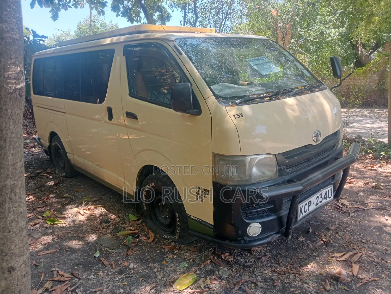 Toyota HiAce 2011 Brown