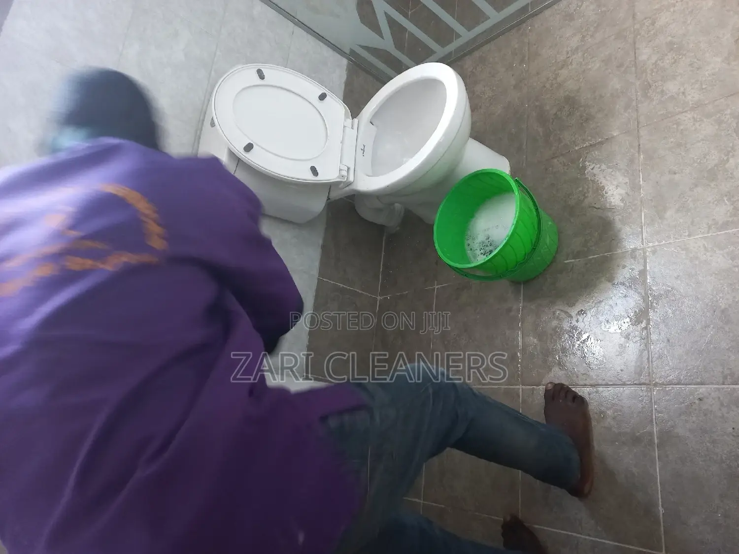Professional in Stain Removal on Toilet Bowls and Sinks