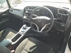 Honda Fit Shuttle 1.5 Hybrid 2WD 2017 White