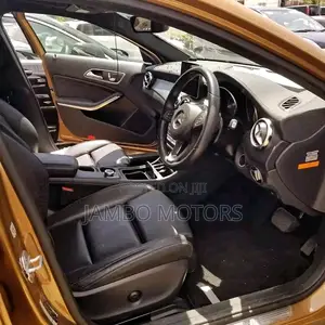 Mercedes-Benz GLA 250 2017 Gold