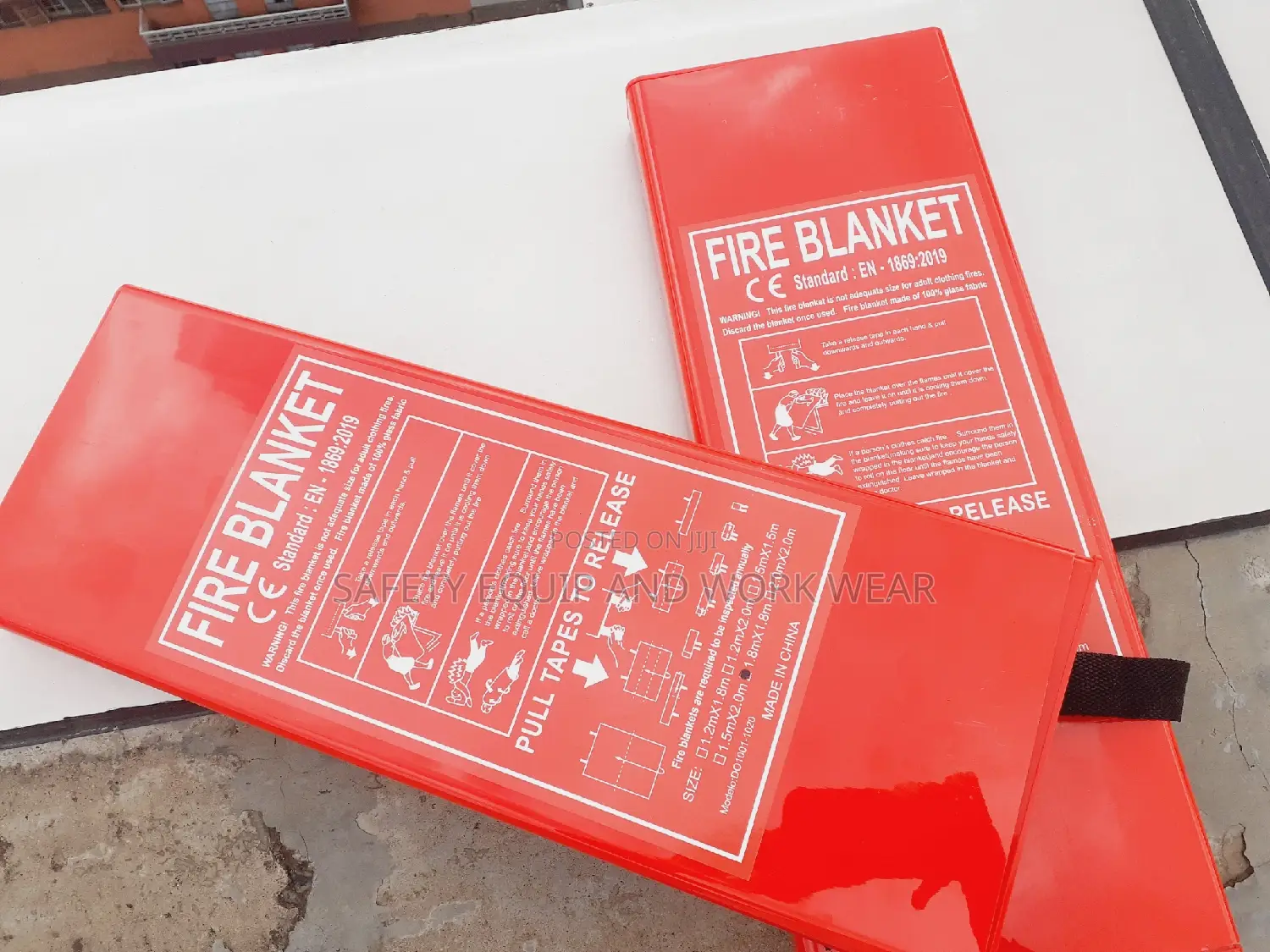 Fire Blankets With Pull Straps