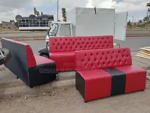 7 Feets Waiting Couch