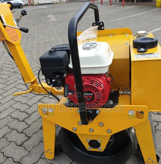 Single Drum Roller With Petrol Engine - thumbnail 2