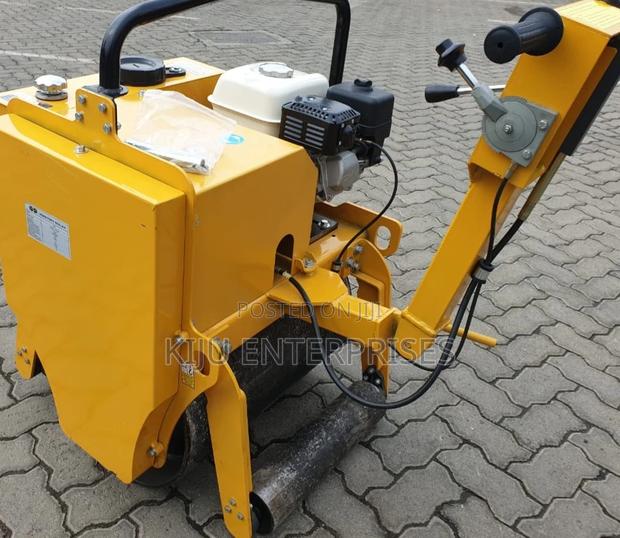 Single Drum Roller With Petrol Engine - thumbnail 3