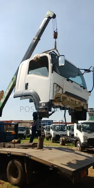 Isuzu FRR 90 Blue Power Cabin