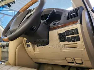 Toyota Land Cruiser 4.6 V8 GXR 2017 Gold