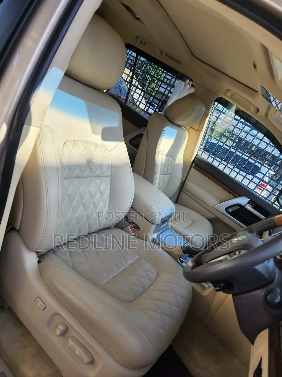 Toyota Land Cruiser 4.6 V8 GXR 2017 Gold