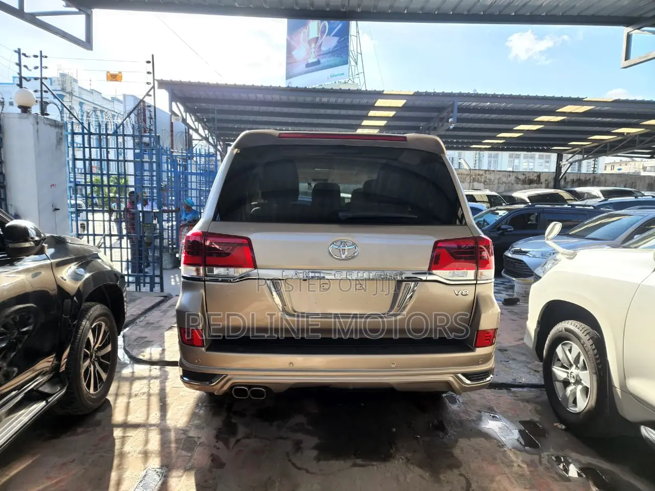 Toyota Land Cruiser 4.6 V8 GXR 2017 Gold