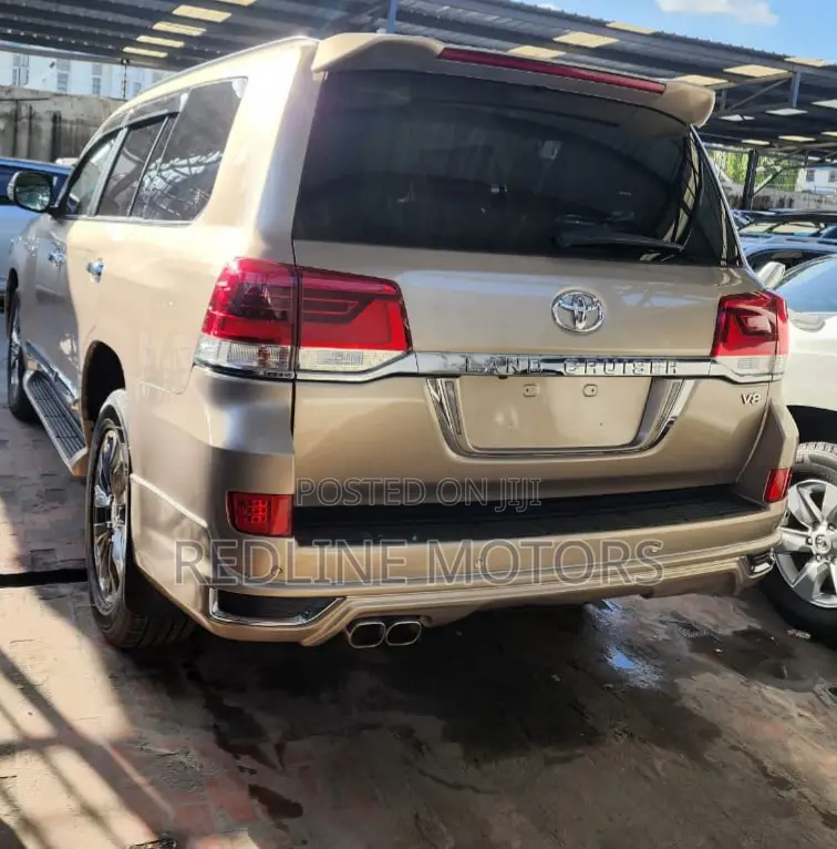 Toyota Land Cruiser 4.6 V8 GXR 2017 Gold