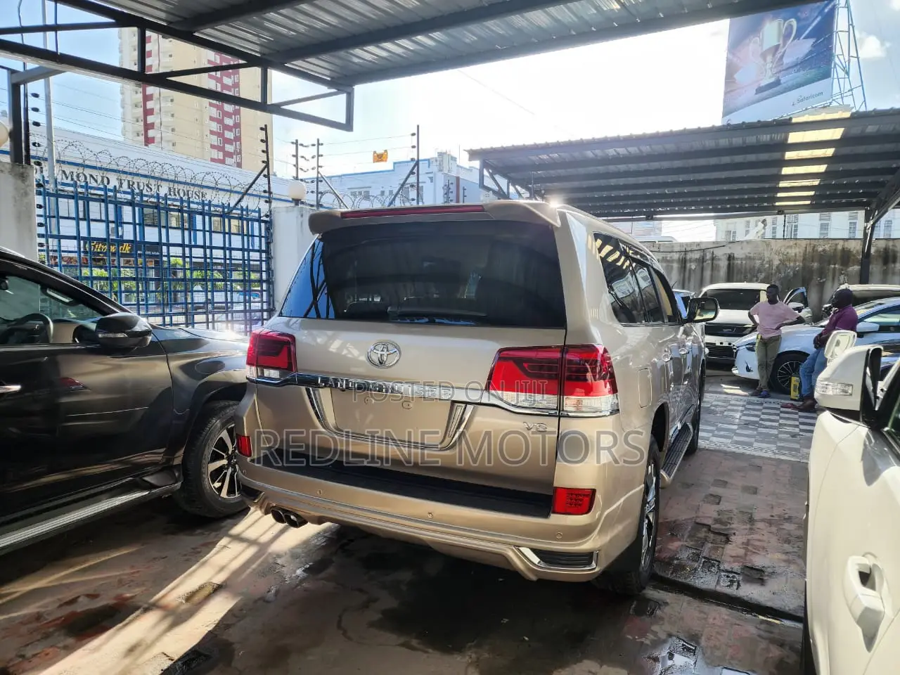 Toyota Land Cruiser 4.6 V8 GXR 2017 Gold