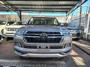 Toyota Land Cruiser 4.6 V8 GXR 2017 Gold