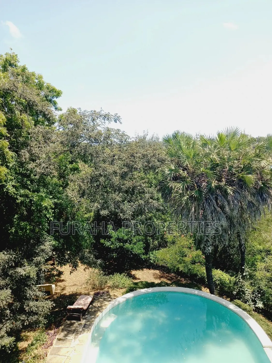 For Sale 8 Acres Creek and 4 BRMS Villa.