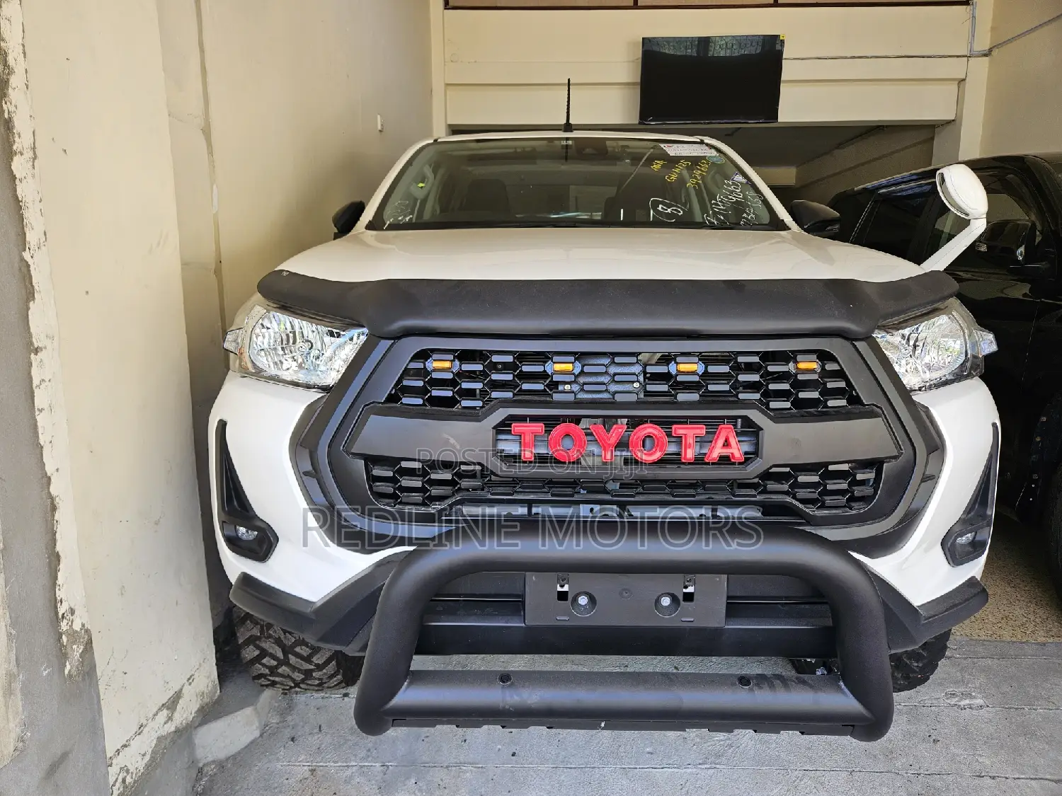 Toyota Hilux 2021 White