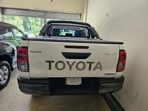 Toyota Hilux 2021 White