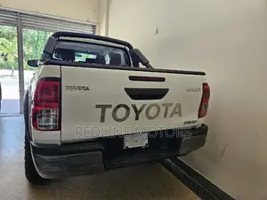 Toyota Hilux 2021 White
